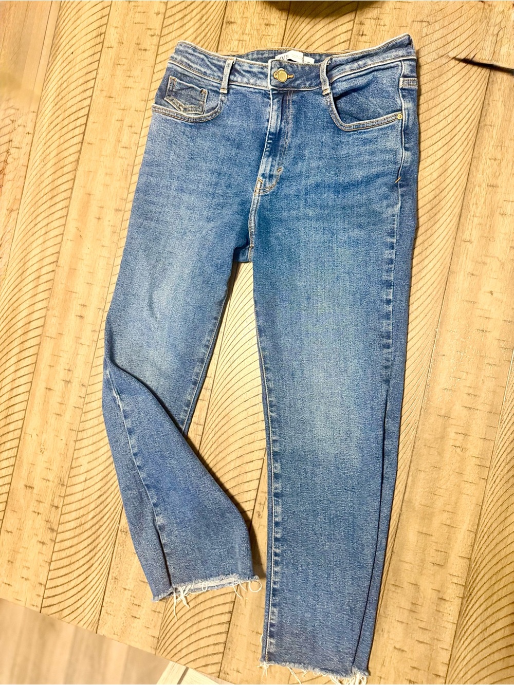 Zara Women's Medium Blue Skinny Jeans with Frayed Hem